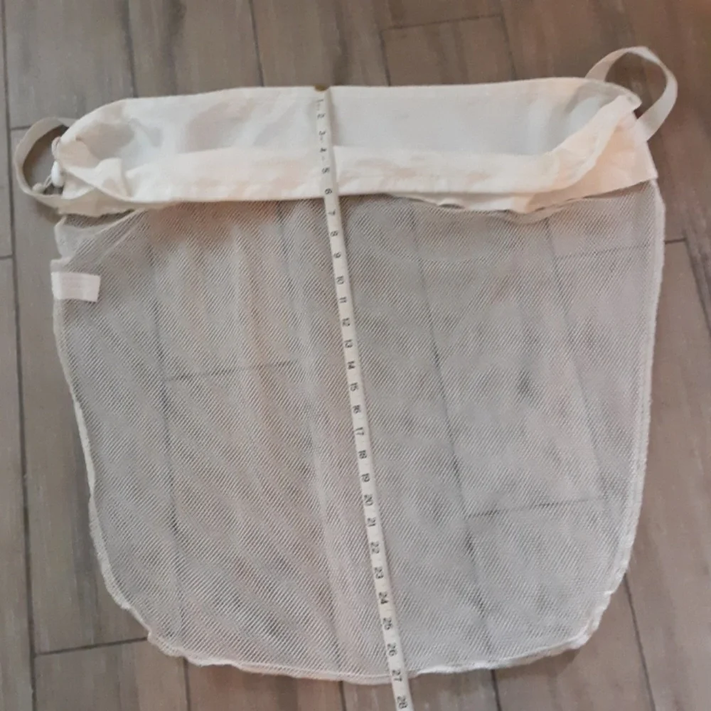 Mesh drawstring laundry bag with handles